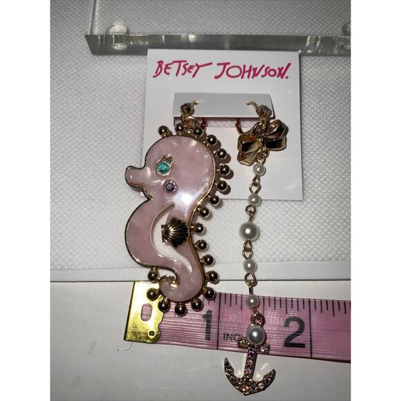 NEW NWT BETSEY JOHNSON GOLD TONE PINK SEAHORSE FAUX PEARL ANCHOR DANGLE EARRINGS - Picture 6 of 7